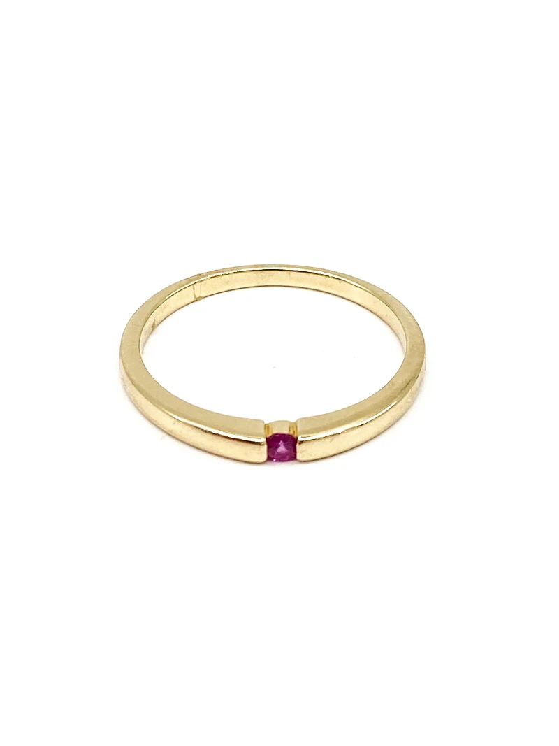 10K Yellow Gold 0.07cttw Genuine Ruby Ring, size 6 - 4.5