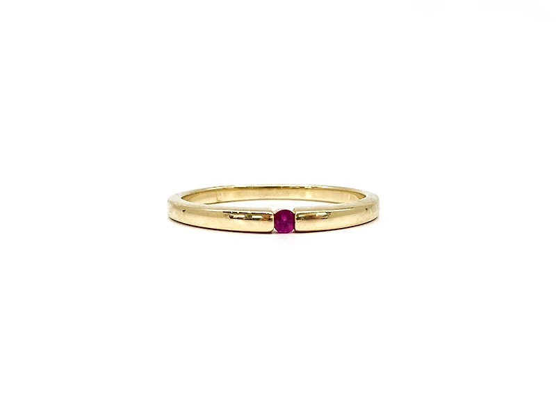 10K Yellow Gold 0.07cttw Genuine Ruby Ring, size 6 - 4.5