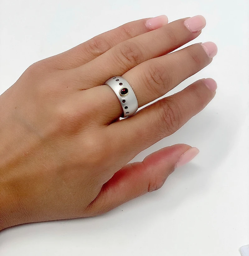 Silver and Garnet Ring - 4.5