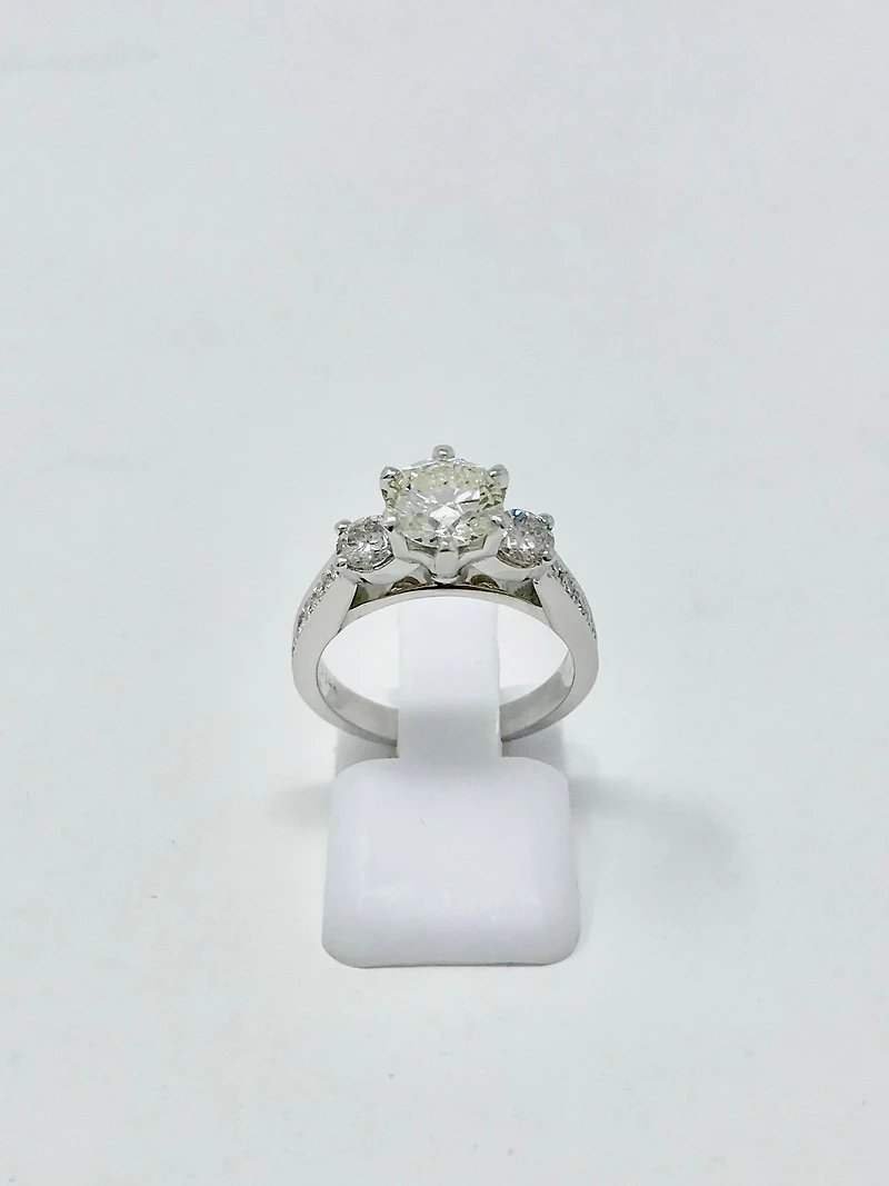 Diamond Engagement Ring - Gold / 4.5