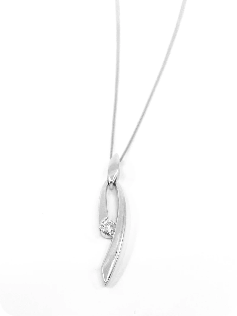 10K White Gold 0.12cttw Canadian Diamond Necklace, 18"