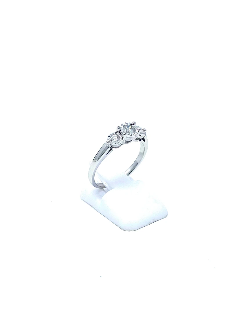 10K White Gold 0.29cttw 3 Stone Diamond Engagement Ring - Size 6.5