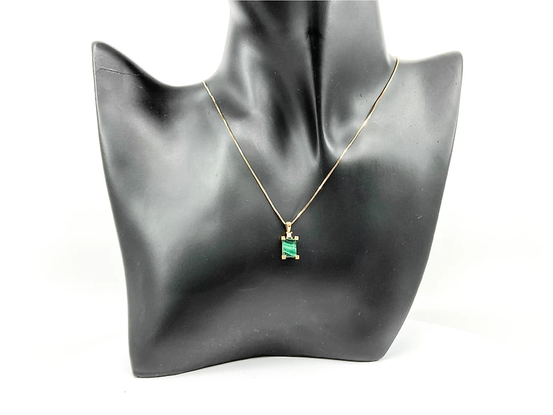 10K Genuine Malachite & 0.044cttw Canadian Diamond Pendant, 18"