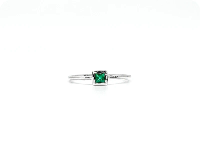 10K White Gold 0.15cttw Genuine Emerald Princess Cut Ring, size 6.5