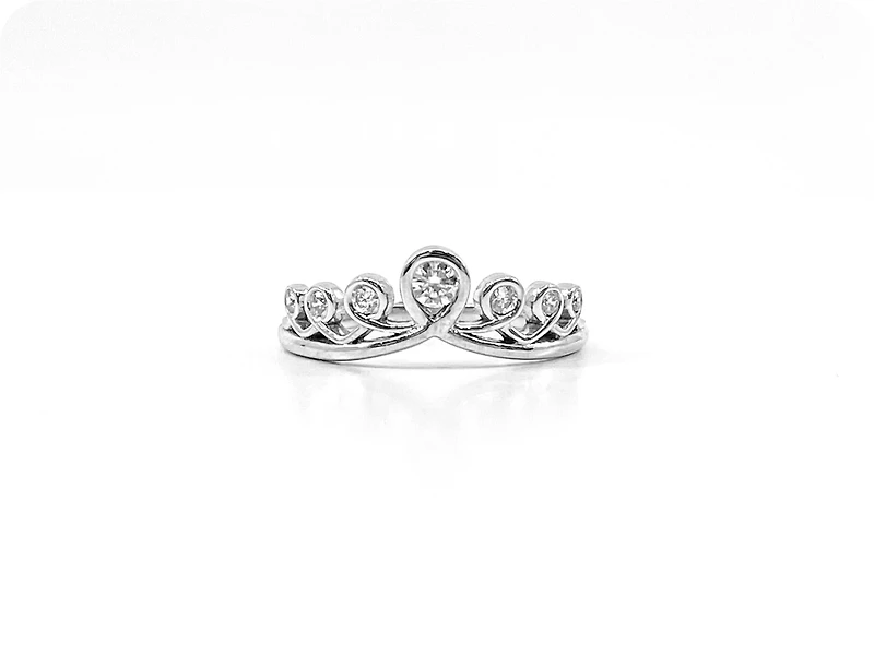 10K White Gold 0.20cttw Diamond Crown Ring, size 6.5