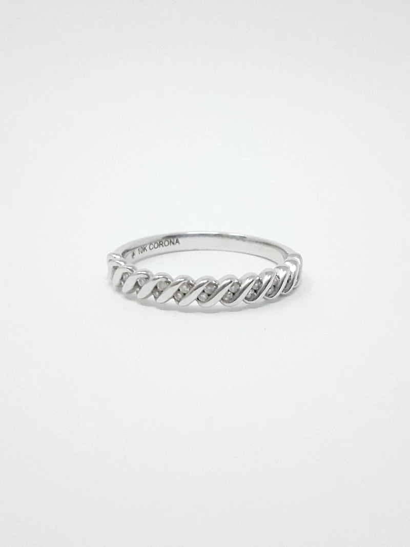10K Gold 0.10cttw Diamond Ring / Band