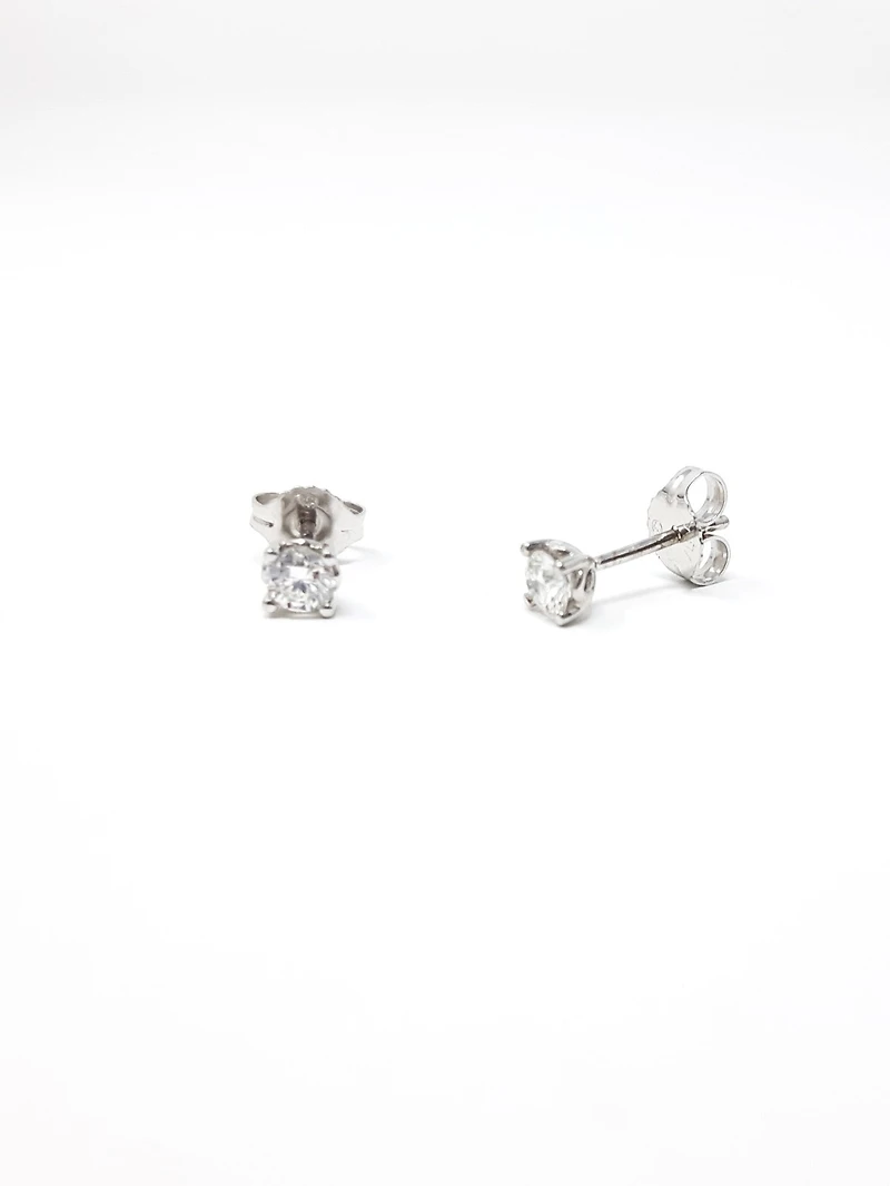 14K White Gold 0.15cttw Round Cut Canadian Diamond Stud Earrings
