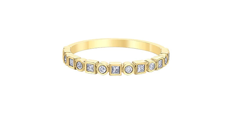 10K Yellow Gold 0.22cttw Round Brilliant Cut and Princess Cut Diamond Ring, Size 6.5