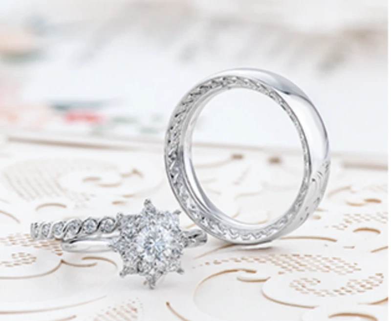 10K White Gold Scroll Comfort Fit Wedding Band - 10