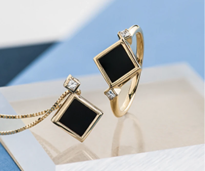 10K Yellow Gold 6mm Onyx & 0.04cttw Canadian Diamond Pendant