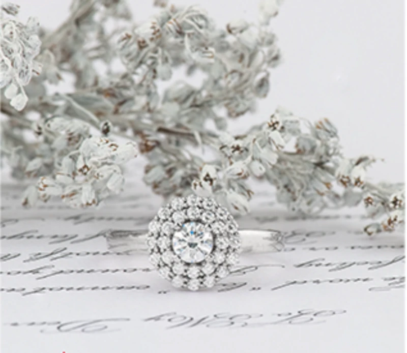 18K White Gold & Palladium Alloy (hypoallergenic) 0.80cttw Canadian Diamond Engagement Ring