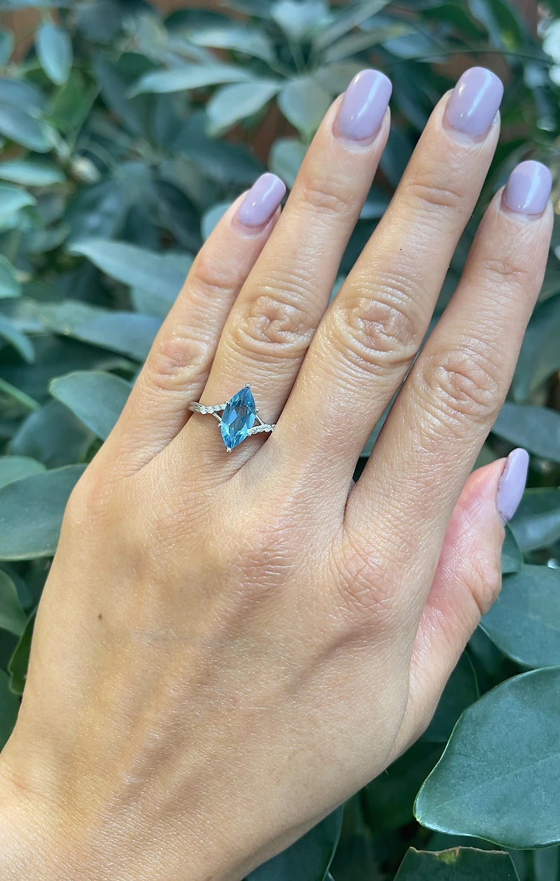 10K White Gold Blue Topaz and Diamond Ring - Size 6