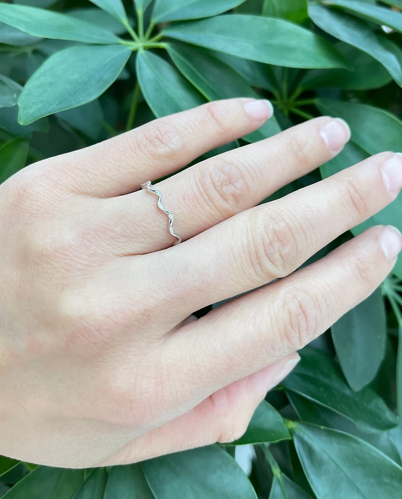 10K White Gold 0.06cttw Diamond Ring, size 6.5