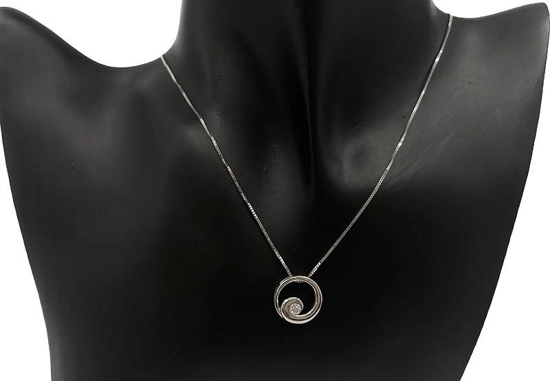 14K White Gold 0.14cttw Canadian Diamond Necklace - 18"