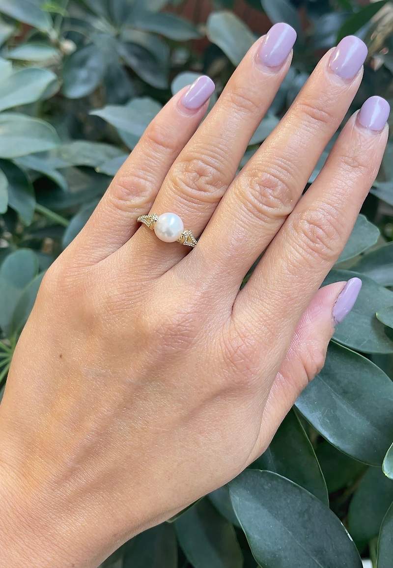 10K Yellow Gold Cultured Pearl and Diamond Ring, Size 6