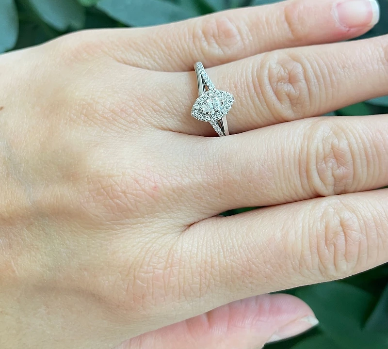 10K White Gold 0.30cttw Diamond Ring - Size 7
