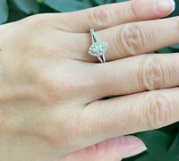 10K White Gold 0.30cttw Diamond Ring - Size 7