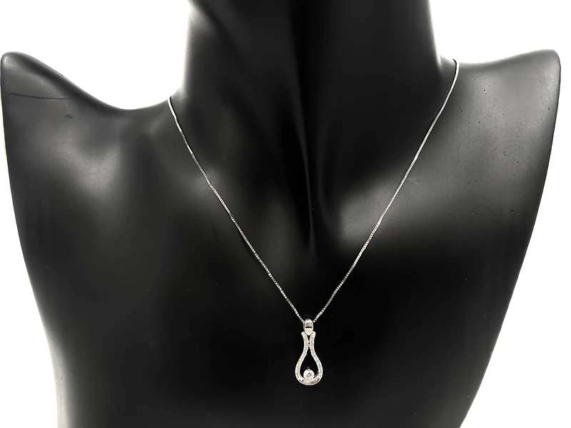10K White Gold 0.20cttw Canadian Diamond Necklace, 18"