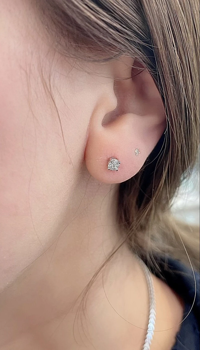 10K White Gold 0.08cttw Diamond Stud Earring