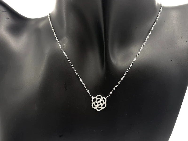 14K White Gold 0.14cttw Floral Diamond Necklace - 18 inches