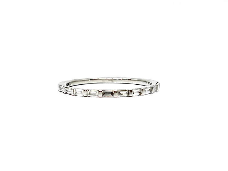 14K White Gold 0.25cttw Straight Baguette Diamond Ring - Size 7