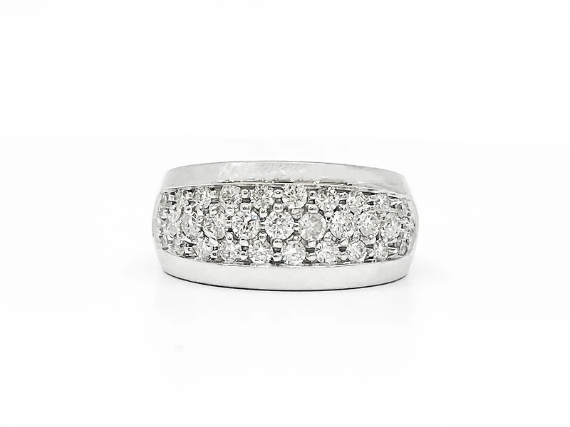 14K White Gold 0.80cttw Diamond Pave Ring, size 6