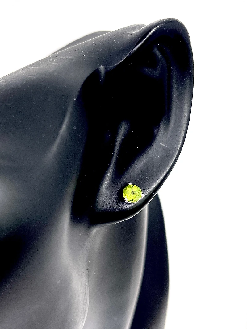 10K White Gold Peridot Earrings - 5mm