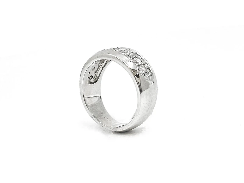 14K White Gold 0.80cttw Diamond Pave Ring, size 6