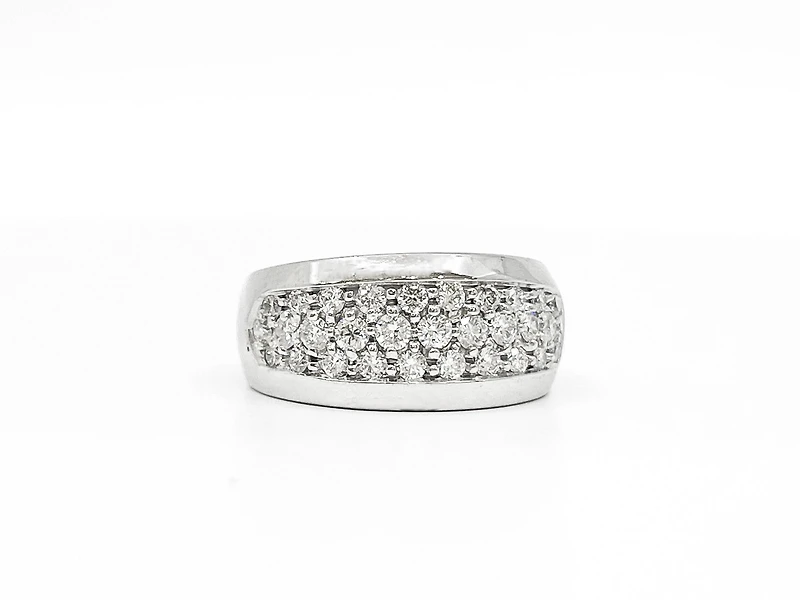 14K White Gold 0.80cttw Diamond Pave Ring, size 6