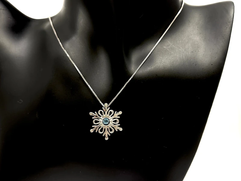 925 Sterling Silver 3.5mm Blue Topaz and 0.018cttw Diamond Snowflake Pulse Pendant - 18"
