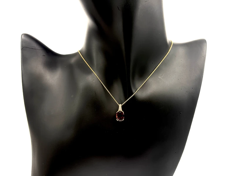 10K Yellow Gold Garnet & 0.03cttw Diamond Pendant