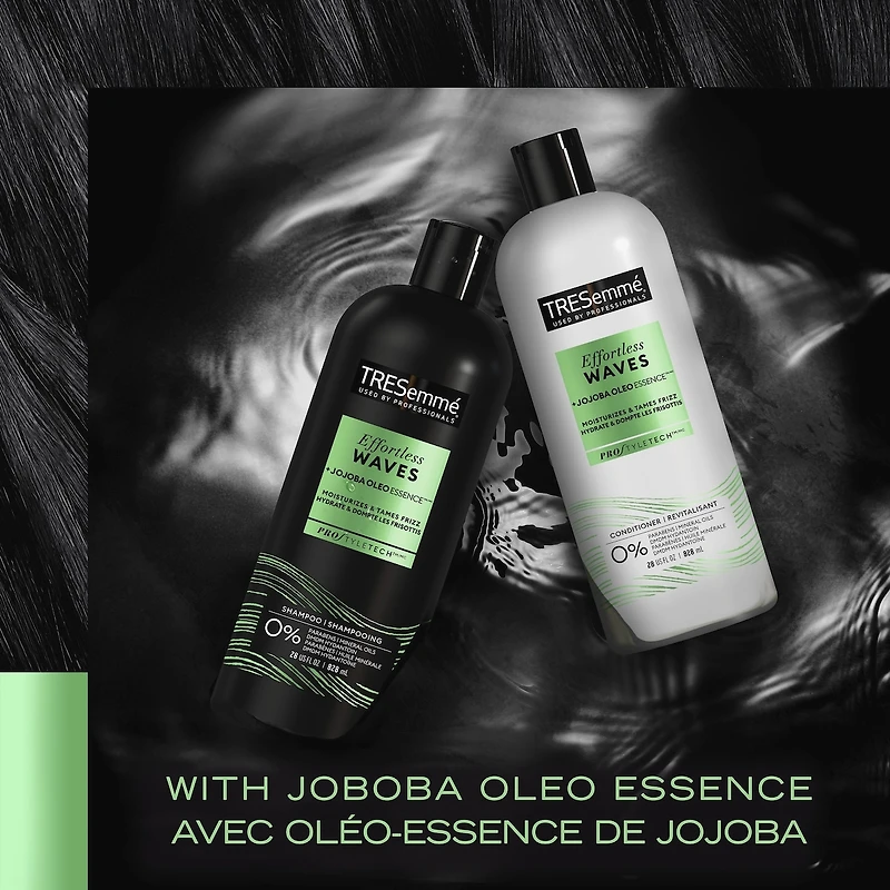 Shampooing pour des cheveux hydratés et sans frisottis TRESemmé Effortless Waves + Oléo-Essence de Jojoba avec Technologie Pro Style™