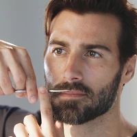 Gear Ciseaux a Moustache avec Peigne