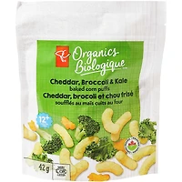 Cheddar, brocoli et chou frisé soufflés au maïs cuits au four