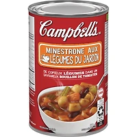 Soupe minestrone aux légumes du jardin prête à déguster