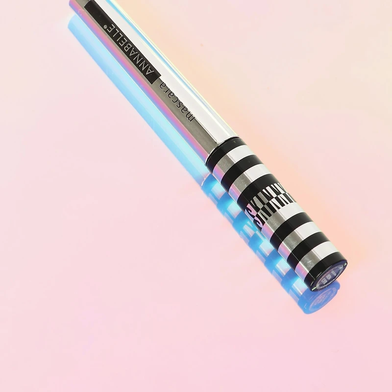 Skylimit Extreme Length Mascara Blackest Black enriched with carnauba wax