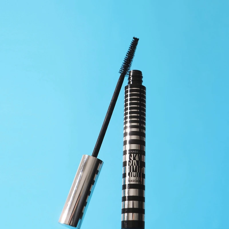 Skylimit Extreme Length Mascara Blackest Black enriched with carnauba wax