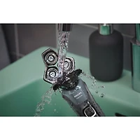 Rasoir électrique série 5000 de Philips, utilisable sur peau sèche ou humide avec station de nettoyage sans fil Quick Clean Pod, S5586/50