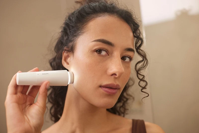 Rechargeable rasoir électrique sans fil pour femmes Philips Lady Shaver Series 6000, pour peau sèche ou humide, 4 accessoires, BRL136/00