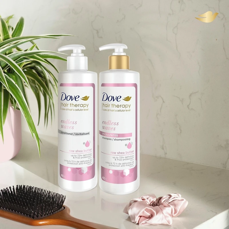 Shampooing pour cheveux ondulés Dove Hair Therapy Endless Waves shampooing hydratant avec beurre de karité brut pour jusqu'à72 h de définition
