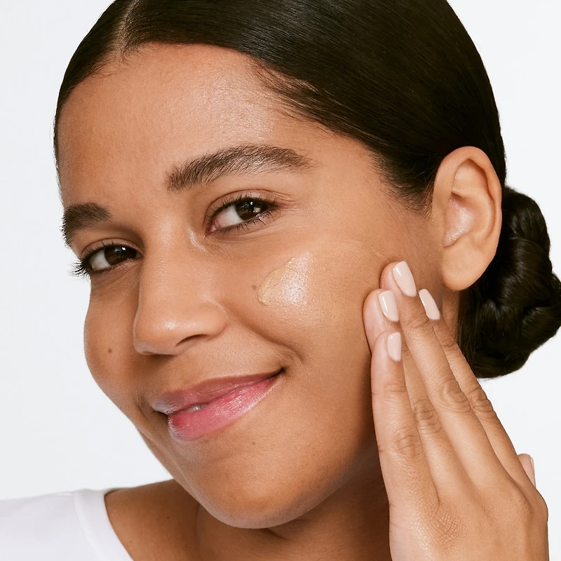 Hydratant voile teinté FPS 25 à large spectre Moisture SurgeMC