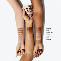 Hydratant voile teinté FPS 25 à large spectre Moisture SurgeMC