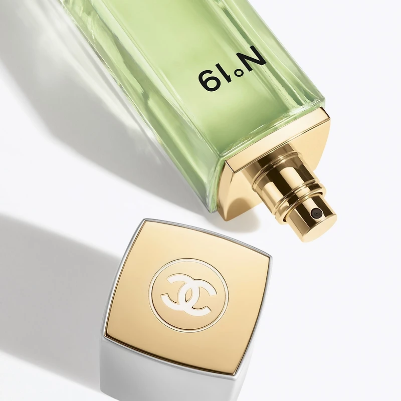 N°19 - Eau De Toilette Spray