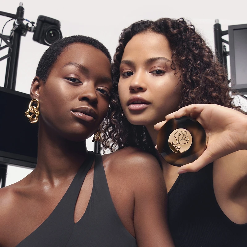 Poudre bronzante transformatrice de peau Teint Idole Ultra Wear C.E.