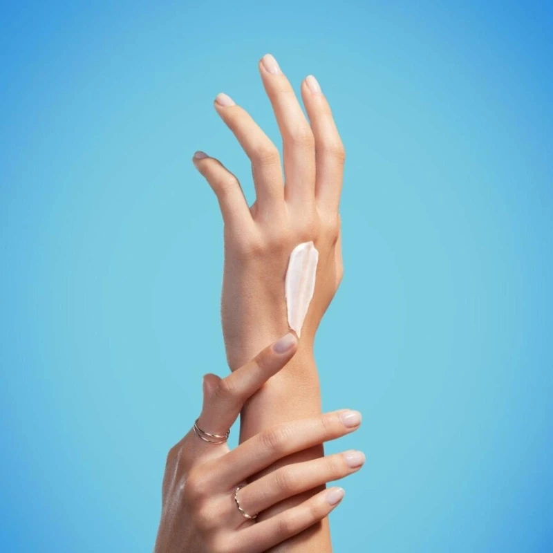 Crème pour les mains Biomains Eau vitaminée avec niacinamide