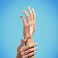 Crème pour les mains Biomains Eau vitaminée avec niacinamide