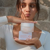 Refillable nourishing body scrub with sugar and organic vegetal oils