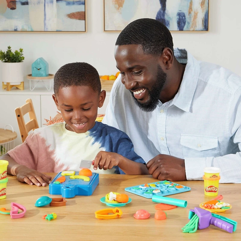 Play-Doh - Primeras creaciones del pequeño chef con 14 accesorios de cocina de juguete