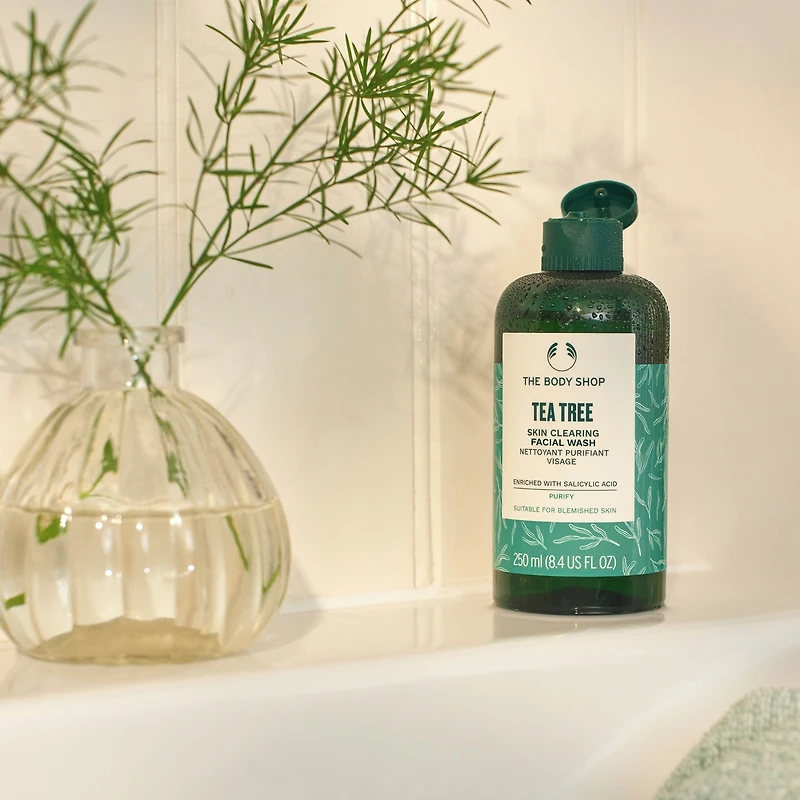 Nettoyant purifiant pour le visage à l'huile d'arbre à thé