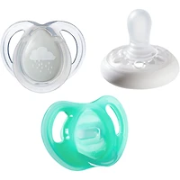 Tommee Tippee Pickapaci, ensemble de 3 sucettes pour bébés de 0 à 6 mois comprenant une sucette en forme de sein, une sucette en forme de sein pour la nuit et une sucette ultralégère